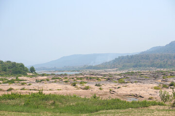 Fototapeta na wymiar Mekong River is so dry that you can see the rocks.