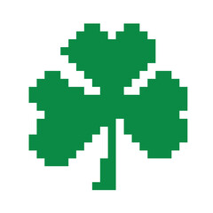 Obraz premium Simple green clover in pixel art style. Vector illustration isolated on white background.