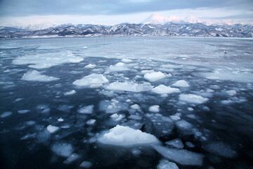 流氷と知床半島（羅臼町） © itoh masako