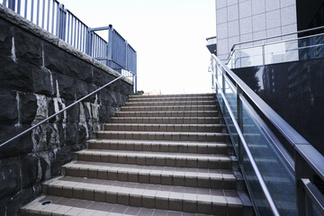 ビル街の階段
