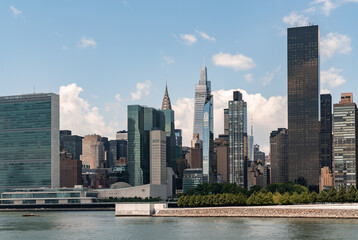 Fototapeta na wymiar New York waterfront, panoramic view on skyscrapers in midtown