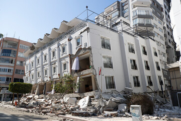 Naklejka premium Hatay, Iskenderun, Turkey- February 7th, 2023: Turkey earthquake, kahramanmaras, gaziantep, adana, Hatay, adiyaman February 2023, earthquake scene