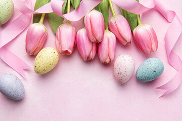 Obraz na płótnie Canvas Pink tulips and Easter eggs background