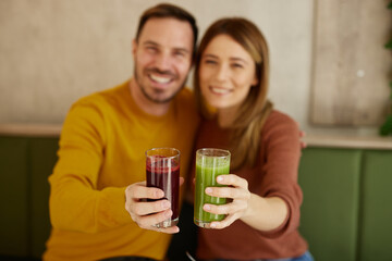 Mid adult couple enjoy eating salads and drinking smoothies in salad bar