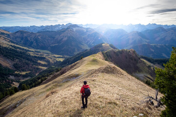 Fototapeta na wymiar Herbstwanderung im Karwendelgebirge