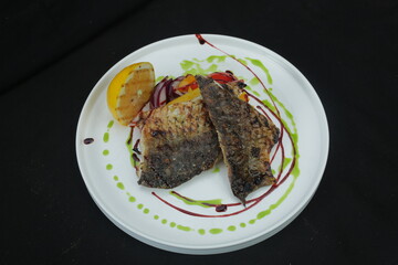 o'zbek va yevropa taomlari, milliy taomlar, baliq, kabob, go'sht, qovurilgan jo'ja, quymoq, guruch, sho'rva