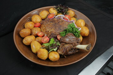o'zbek va yevropa taomlari, restoranlar uchun, taomnoma, go'sht, baliq, souslar, tushlik, sho'rvalar