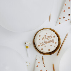 Obraz na płótnie Canvas Elegant birthday cake with sign 