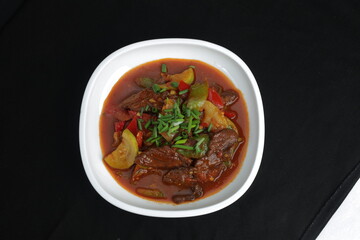 o'zbek va yevropa taomlari, restoranlar uchun, taomnoma, go'sht, baliq, souslar, tushlik, sho'rvalar