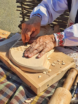 Master's hands. The artist is engaged in woodcarving.