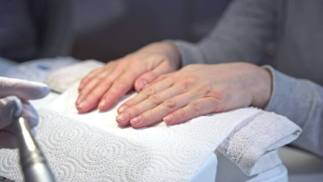 zooming in on the hands of a woman using beauty salon services