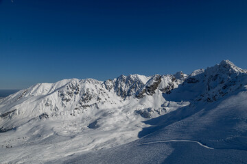 snowy mountain peeks in tatra mountains © Antoine
