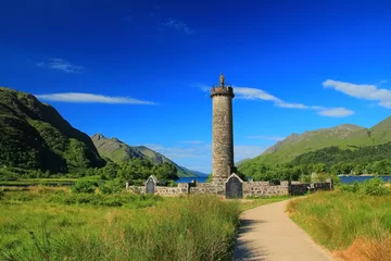 Foto op Plexiglas Glenfinnanviaduct Glenfinnan Monument - National Trust for Scotland