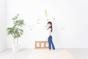 Fototapeta premium 教室で楽しく英語を勉強する子ども