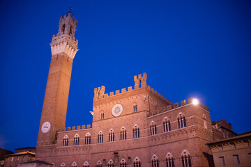 Obraz premium Piazza del Campo (Campo square), Palazzo Publico and Torre del Mangia (Mangia tower) in Siena, Tuscany, Italy 