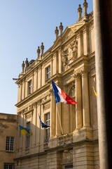 Obraz premium Façade de style classique, côté Place de la République, de l'Hôtel de ville d'Arles