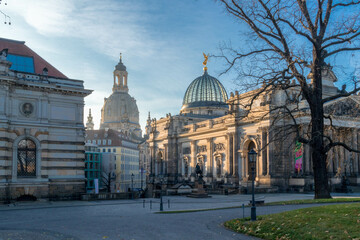 Fototapeta na wymiar Church Frauenkirche in Dresden in the sunlight