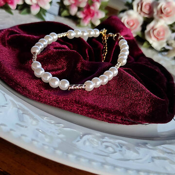pearl bracelets, gold bracelets, gold jewelry, gold bracelets, gold chains, gold necklaces