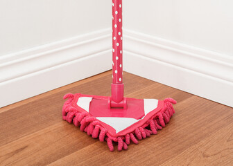 Triangular wall mop and corner baseboards