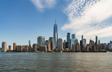 Obraz premium New York City skyline, lower Manhattan skyscrapers under cloudy sky