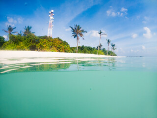 Obraz premium amazing tropical beach background white sand and clear blue water