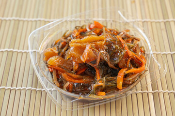 透明容器に入った松前漬け