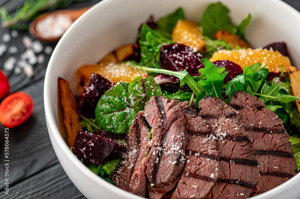 Wall mural Salad with roast beef and caramelized beets with orange fillet, potatoes, parmesan, salad mix and olive oil