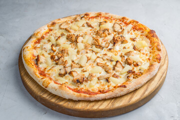 White cheese pizza with chicken and pineapples