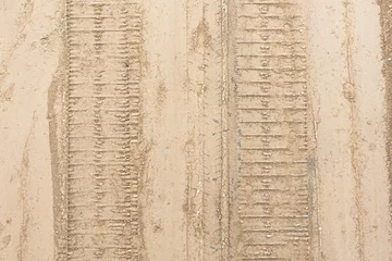 Tragetasche Mud tyre mark background. Wet sand tire print texture. Ttrail track pattern.Metal excavator track background. Construction site sandy ground. House building background. Heavy machinery equipment. © Paweł Michałowski