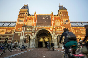 Obraz premium Facade of the Rijksmuseum art museum in Amsterdam, Netherlands