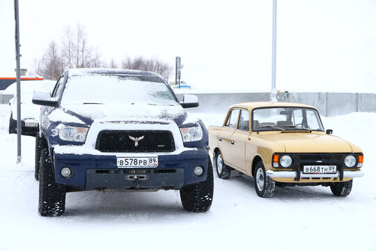 Toyota Tundra and Izh-Moskvich-412