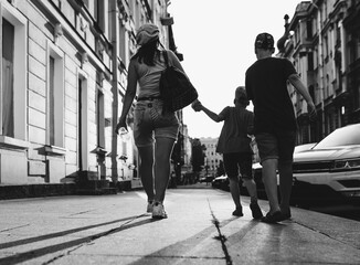 Obraz premium walking in the city. black and white toned image 