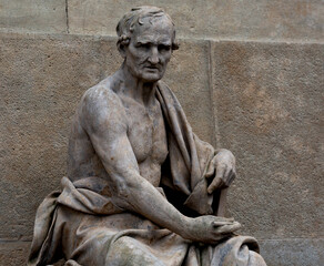 Fototapeta premium Hombre viejo sabio con túnica