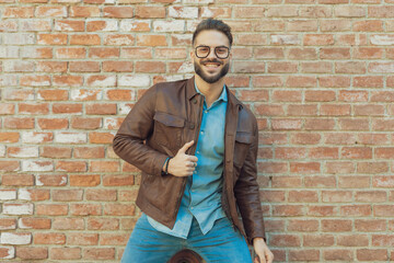 casual man arranging jacket with a positive vibe