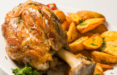 Codillo de cerdo asado