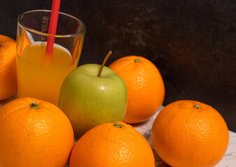 Foot Fotografie mit Orangen und einem Apfel
