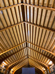 techo inclinado de madera 