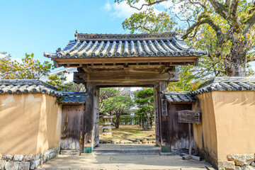 冬の杵築城下町 藩校の門 大分県杵築市 Kitsuki castle town in winter. Hankō no mon. Ooita Pref. Kitsuki city.