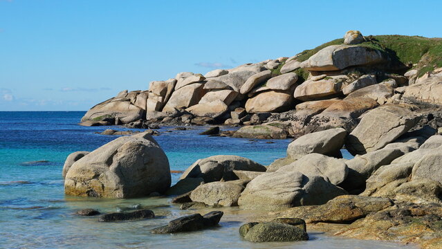 Large boulders on rocky coast, Atlantic ocean, Spain, Galicia, Sanxenxo, Rias Baixas