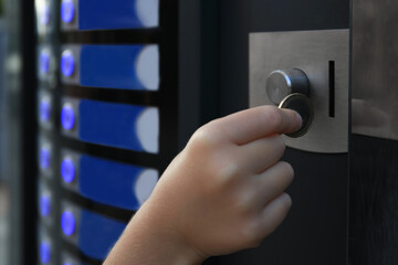 Naklejka premium Using coffee vending machine. Girl inserting coin into acceptor, closeup