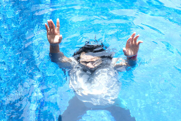 a man drowned in a swimming pool