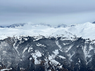 Fototapeta na wymiar Beautiful sunlit and snow-capped alpine peaks above the Swiss tourist sports-recreational winter resort of Arosa - Canton of Grisons, Switzerland (Schweiz)