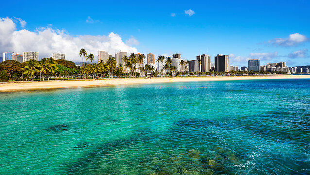 Magic Island at Ala Moana Beach Park, Honolulu, Hawaii with view of Diamond Head Crater