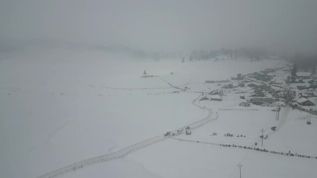 Heavy Snowfall in Kashmir Valley in winter days
