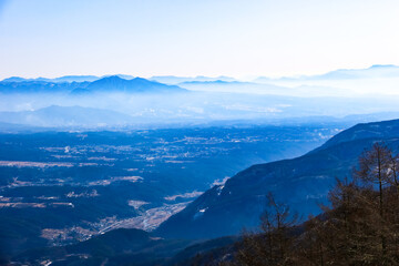 冬　入笠山から　奥秩父山地　茅ヶ岳を望む　