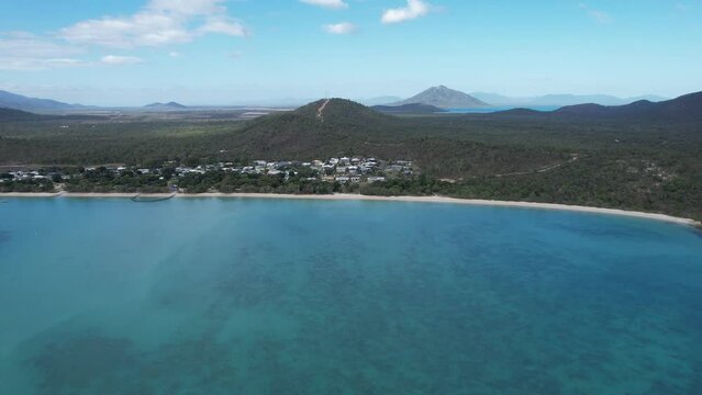 Spectacular aerial footage of Cape Gloucester, Hideaway bay and Dingo Beach Queensland Australia