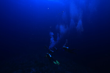 Plakat group of divers depth bubbles dive