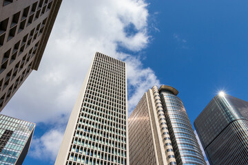 Fototapeta na wymiar オフィス街の高層ビル