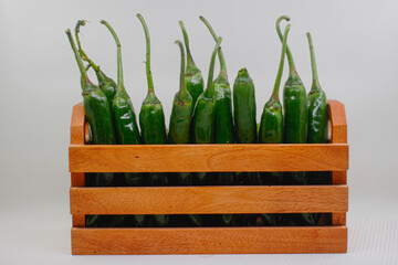 Photo fresh big green chili in a basket