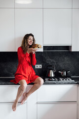 woman holding a tray of chicken duck meat